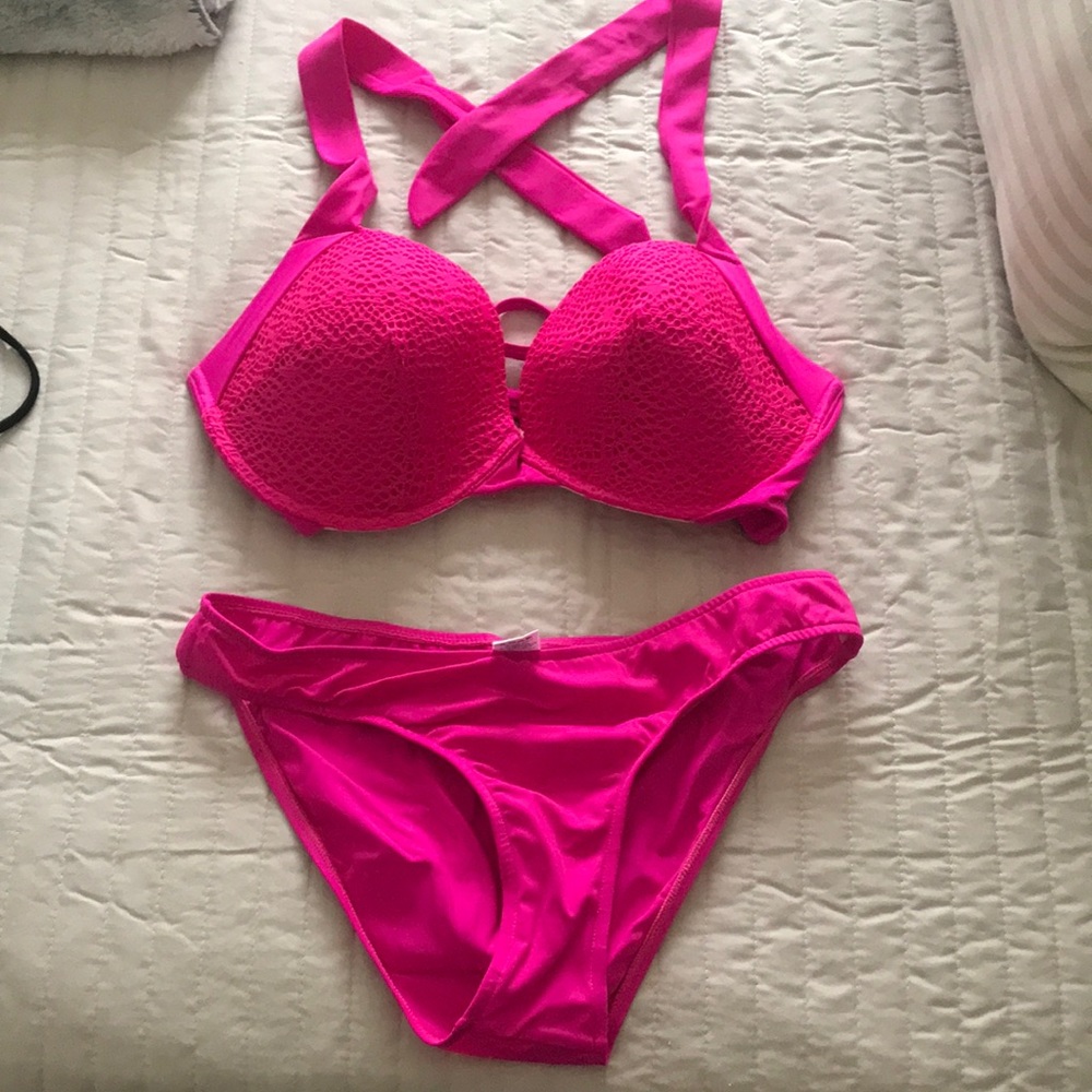 Venus bikini 👙